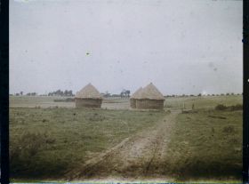 Image représentant Ile de France, Bouffémont, Meules de blé sur Champ