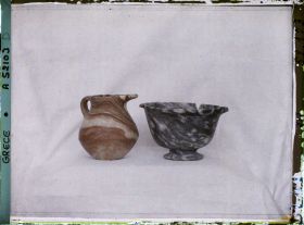 Image représentant Musée archéologique - Deux vases de pierre (un pot et un récipient très ouverts) provenant de Mokhlos