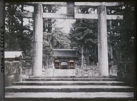 Image représentant Torii (Ichi-no-torii) de l'entrée du Tôshôgû