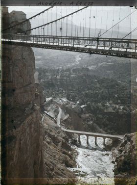 Image représentant Algérie, Constantine, Vallée du Rhumel à la sortie des gorges, en bas, Pont des cascades