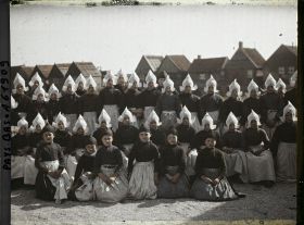 Image représentant Les élèves de l'école catholique de filles