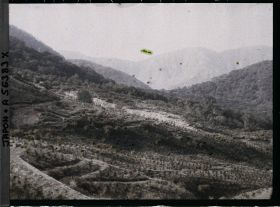 Image représentant Le mont Sounzan depuis la vallée d'Owakudani ("Vallée des Grandes Eaux Chaudes") ou Ojigoku ("Grand Enfer")