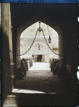 Image représentant Mosquée funéraire d'Ali, la porte nord et la cour