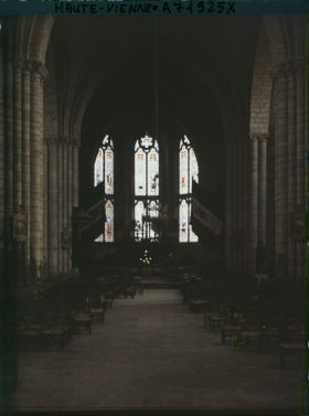 Image représentant La nef et le choeur de la Collégiale