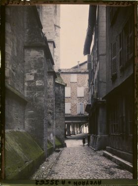 Image représentant La rue Notre-Dame, avec les Arcades Reynies