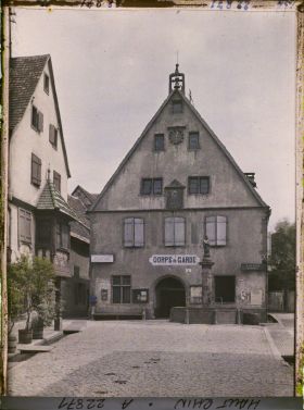 Image représentant France, Turkeim, Le Corps de garde et la fontaine