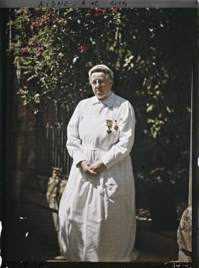 Image représentant Madame Macherez, infirmière de la Croix Rouge