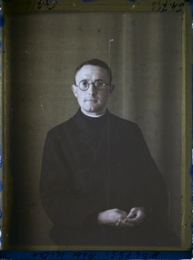 Image représentant https://musee-albert-kahn.s-museum.fr/home/NWQ2OTAwYzNmYjZlZTk1ZWQwODJmMjY4L2dlbmVyaWMtbm90aWNlLXRhYi9hdXRob3JpdHkvNjE3YTc5ZjVjZjhiODk2OGIzMzM3ZDIx/5d6900c3fb6ee95ed082f268/generic-notice-tab/authority/617a79ebcf8b8968b3337159 L'Abbé Leclerc