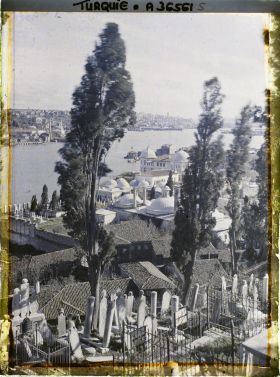 Image représentant Turquie, Constantinople- Eyoub, Petit Village d'Eyoub Cimetière d'Eyoub et la Corne d'Or