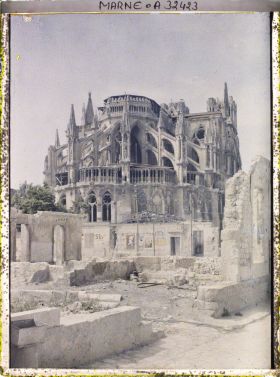 Image représentant France, Reims, Abside de la Cathédrale vue de la rue Eugène Desteuque