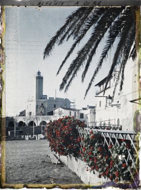 Image représentant L'Amirauté avec le phare à l'arrière-plan