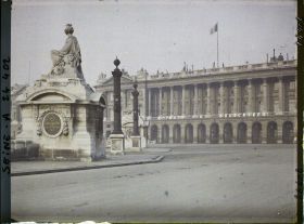 Image représentant Publicité pour l'emprunt national de 1920 sur la façade du ministère de la Marine, place de la Concorde