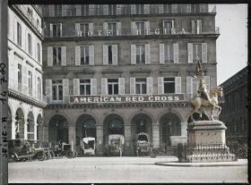 Image représentant Quartier général de la Croix-Rouge américaine à l'Hôtel Regina place de Rivoli (actuelle place des Pyramides)