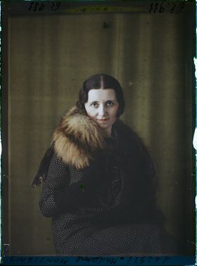 Image représentant https://musee-albert-kahn.s-museum.fr/home/NWQ2OTAwYzNmYjZlZTk1ZWQwODJmMjY4L2dlbmVyaWMtbm90aWNlLXRhYi9hdXRob3JpdHkvNjE3YTc5ZjVjZjhiODk2OGIzMzM3ZDIx/5d6900c3fb6ee95ed082f268/generic-notice-tab/authority/617a79ebcf8b8968b3337416 Madame Montigny