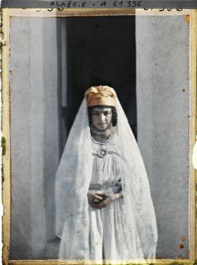 Image représentant Une jeune fille de la tribu des Ouled Naïls