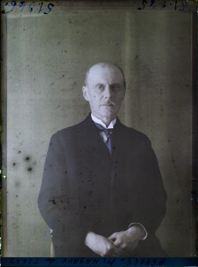 Image représentant Monsieur  https://musee-albert-kahn.s-museum.fr/home/NWQ2OTAwYzNmYjZlZTk1ZWQwODJmMjY4L2dlbmVyaWMtbm90aWNlLXRhYi9hdXRob3JpdHkvNjE3YTc5ZjVjZjhiODk2OGIzMzM3ZDIx/5d6900c3fb6ee95ed082f268/generic-notice-tab/authority/617a79ebcf8b8968b3336ee1 Jean Hayaux du Tilly