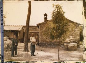 Image représentant Prés de l'enceinte de la ville chinoise (?)