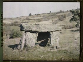 Image représentant France, St Nectaire, Dolmen de St Nectaire