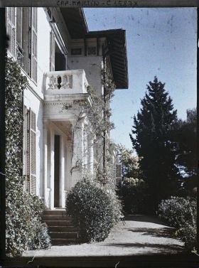 Image représentant Allée longeant la façade de la villa Miramar vue en direction de l'Est