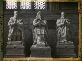 Image représentant Ile de France, Magny-en-Vexin, Intérieur de l'Eglise  Statues des comtes