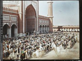 Image représentant La prière du vendredi dans la cour de la Grande Mosquée (Jama Masjid)
