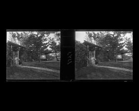Image représentant La porte menant au jardin de thé dans la résidence de M. Matsuda