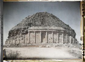 Image représentant La façade orientale du tombeau de la Chrétienne