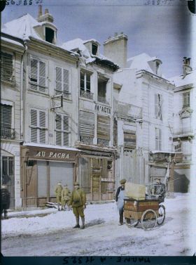 Image représentant Soldats et triporteur, rue de Vesle