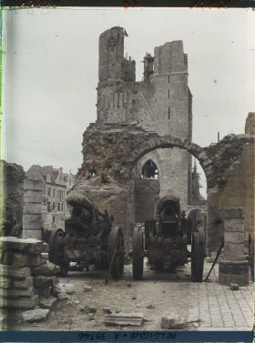 Image représentant Belgique, Ypres, Ruines des Halles; Le Neuvemarck