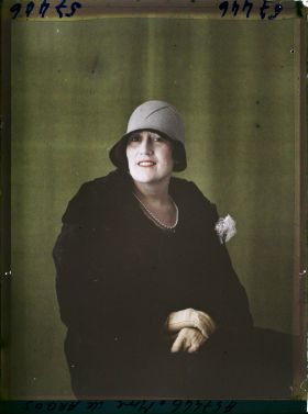 Image représentant https://musee-albert-kahn.s-museum.fr/home/NWQ2OTAwYzNmYjZlZTk1ZWQwODJmMjY4L2dlbmVyaWMtbm90aWNlLXRhYi9hdXRob3JpdHkvNjE3YTc5ZjVjZjhiODk2OGIzMzM3ZDIx/5d6900c3fb6ee95ed082f268/generic-notice-tab/authority/617a79ebcf8b8968b3336743 Madame de Arbos