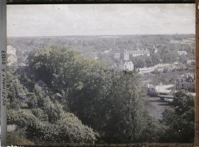 Image représentant Vue panoramique prise du belvédère de la promenade du Loch