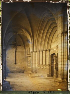 Image représentant France, Noyon, Porche de la Cathédrale au Cimetière de Noyon