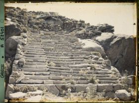 Image représentant L'escalier Conduisant au Sommet du Cynthe