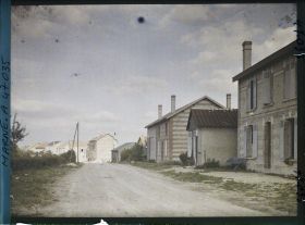 Image représentant France, Cernay en Dormois Marne 313 h, Entrée de Cernay par la route Souain