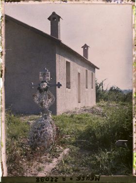 Image représentant France, Trésauvaux, Tombe près d'une Maison neuve