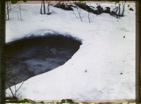 Image représentant France Les Alpes, Chamonix - Village des Tissours, Pont de neige s/ un torrent