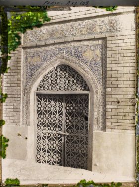 Image représentant Palais du Golestan, détail d'une porte grillagée du "Palais des zéphirs"