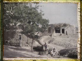 Image représentant Dans le village