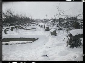 Image représentant France, Tergnier, Sur la place, les arbres sciés par les Boches