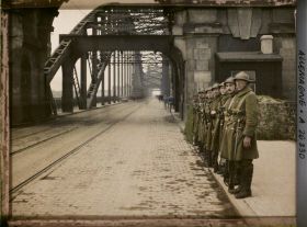 Image représentant Allemagne, Düsseldorf, Occupation Française Soldats Belges prenant leur Service s/ le Pont