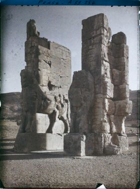 Image représentant Pilier ouest de la porte de Xerxès ou porte de toutes les Nations