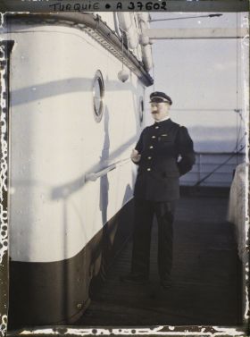 Image représentant Départ d'Istanbul et de la Turquie. A bord du navire La Phrygie, le premier Maître Danic