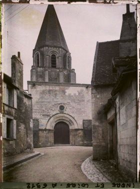 Image représentant Le portail de la collégiale Saint-Ours