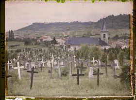 Image représentant France, Viéville, Panorama sur le cimetière Allemand, le Village et, sur la Crête, le Village d'Hattonchâtel