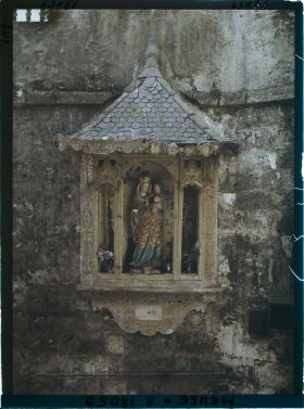 Image représentant France, Verdun, Statue de la Vierge, rue des gros degrés, épargnée par les bombardements