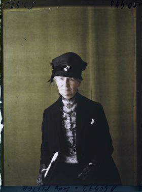 Image représentant https://musee-albert-kahn.s-museum.fr/home/NWQ2OTAwYzNmYjZlZTk1ZWQwODJmMjY4L2dlbmVyaWMtbm90aWNlLXRhYi9hdXRob3JpdHkvNjE3YTc5ZjVjZjhiODk2OGIzMzM3ZDIx/5d6900c3fb6ee95ed082f268/generic-notice-tab/authority/617a79ebcf8b8968b33375a6 Lady Emily Pilter