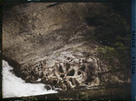 Image représentant Marmites à la sortie de la grotte du Mas-d'Azil