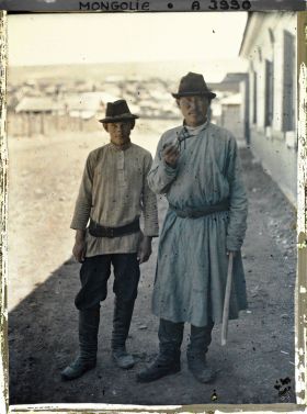 Image représentant Un jeune Russe en compagnie d'un Mongol