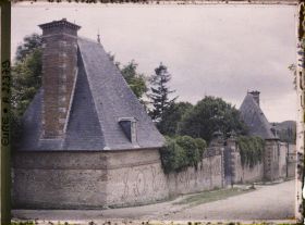 Image représentant L'entrée du château de Montalembert