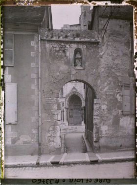 Image représentant La porte de l'officiale, rue du cardinal Pie